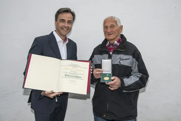 Im Jahr 2013 erhielt Franz Maitz das Goldene Ehrenzeichen der Stadt Graz...