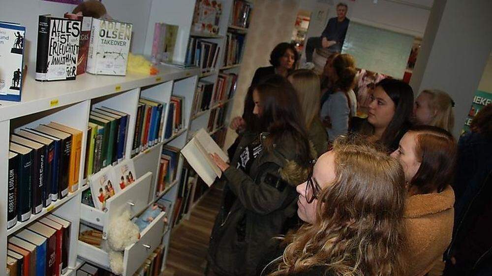 2016 wurde die Bücher-Leihstation im Baumarkt Vogl eröffnet
