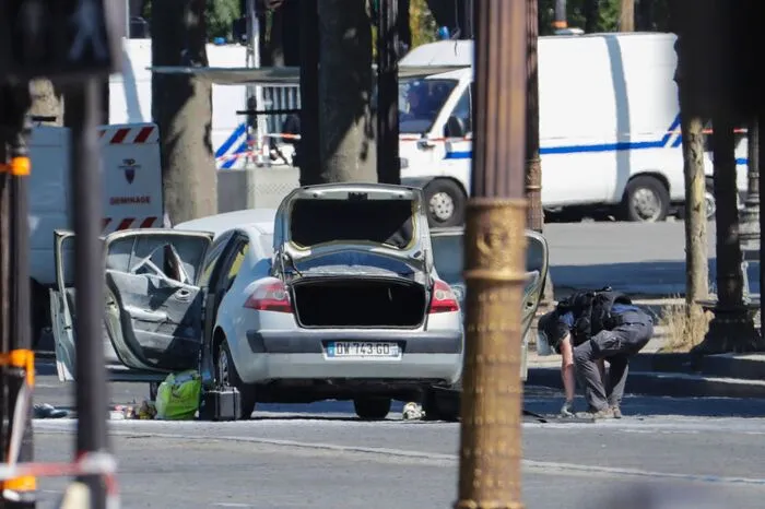 Polizisten oder Passanten wurden nicht verletzt.