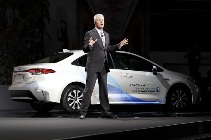 Toyota (hier Vice President Jack Hollis), die ehemalige Nummer 1, verkaufte 2018 10,6 Millionen Fahrzeuge und platziert sich auf Rang 3.