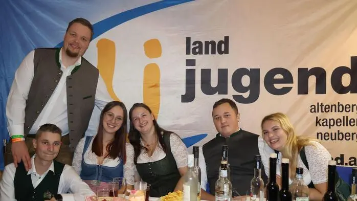 Die Landjugend Altenberg-Kapellen-Neuberg freute sich bei ihrem Ball über viele Gäste