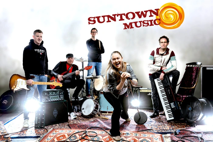 Mit Songs von Toto, Phil Collins, Tina Turner und mehr werden Besucher  von Suntown Music verwöhnt