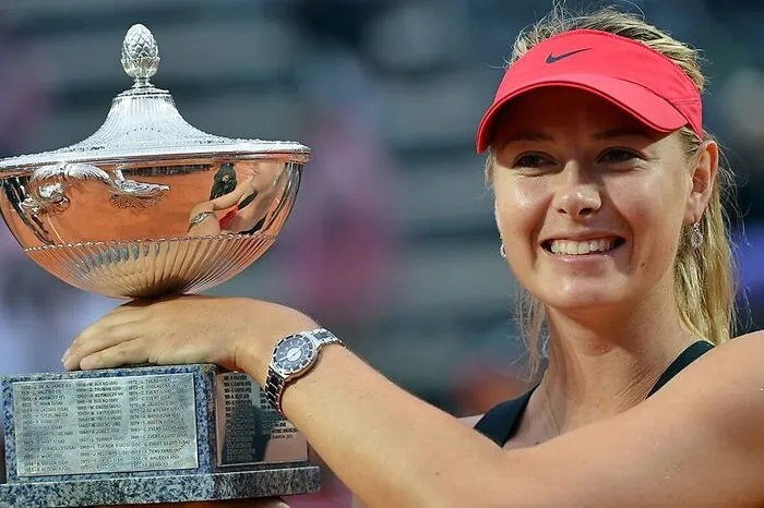 Im Mai 2012 fügt Scharapowa die Trophäe für den Sieg in bei den WTA Tennis Masters in Italien zu ihrer Sammlung hinzu.