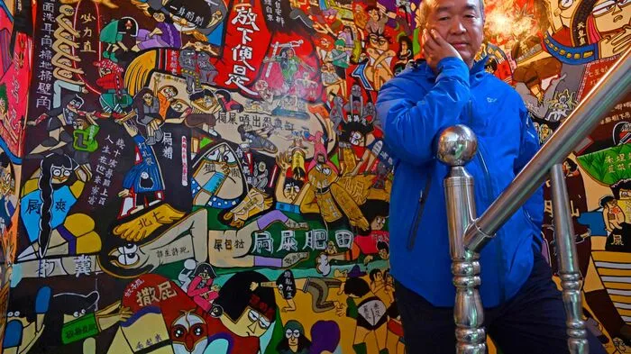 Weil sich Wu Tsun-hsien im kleinen Dorf Ruan Chiao am Fuß der Bergkette im Zentrum Taiwans nicht damit abfinden wollte, dass in seinem Dorf nur noch alte Leute leben, griff er zu Pinsel und Farbe.