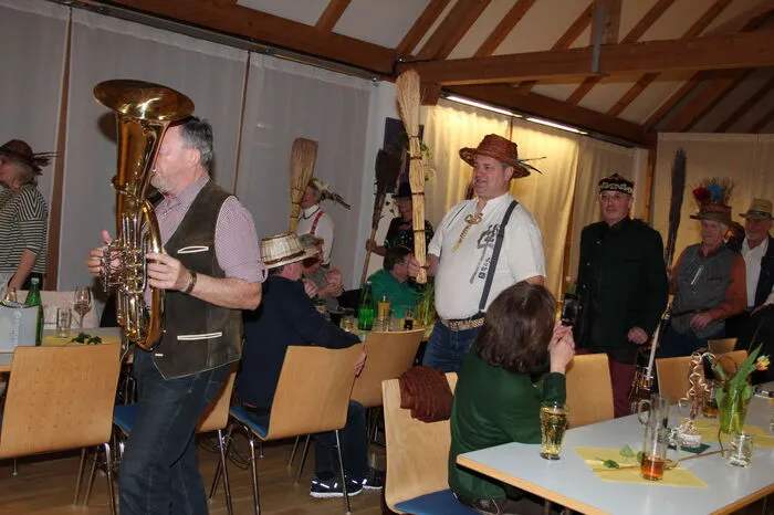 Der Einzug der Korbflechter erfolgte musikalisch.