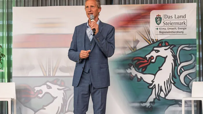 Die erste Gala zur Verleihung des Biodiversitätspreises "Silberdistel" wurde von Oliver Zeisberger moderiert.