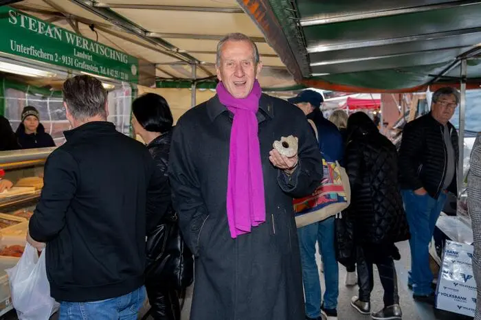 Auch Militärpfarrer Emmanuel Longin schaute heute am Benediktinermarkt vorbei 
