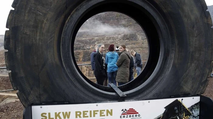 "Weil Rohstoffe Zukunft sind", war an der Montanuniversität in Leoben und bei der VA Erzberg am Steirischen Erzberg in Eisenerz am Donnerstag der sogenannte "Raw Materials University Day", also der Rohstoff-Universitätstag.