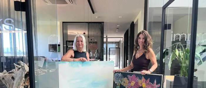 Sylvia Knaus (r.) und Gabi Troester eröffnen mit ihrer Ausstellung die neue „Unit Gallery“ im Gleisdorfer Unit Center