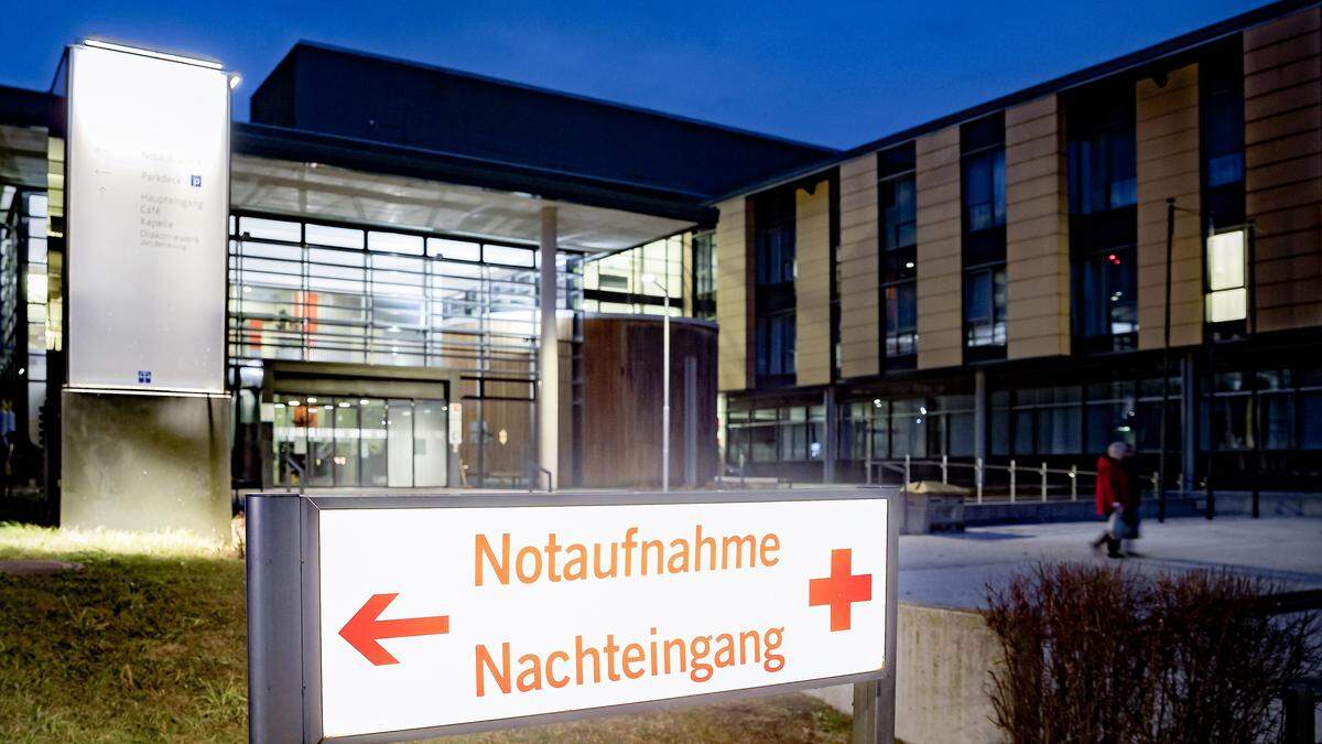 Tag und Nacht geöffnet und besonders im Winter stark frequentiert: Das Diakonissenspital | Tag und Nacht geöffnet und besonders im Winter stark frequentiert: Das Diakonissenspital