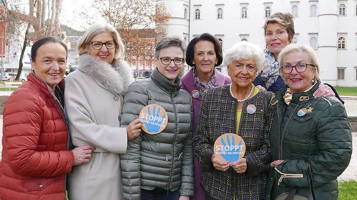 Andrea Volpini (Vizepräsidentin), Gabriele Staudacher (Schatzmeisterin), Barbara Kreiner, Elisabeth Schurian (Präsidentin),  Inge Fian (Gründungspräsidentin), Elisabeth Sommeregger, Sissy Rosam