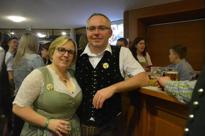Um 21 Uhr wurde der Ball mit der Polonaise eröffnet. Die „Blechquetscher“ sorgten für Stimmung im Kathreinerhaus.