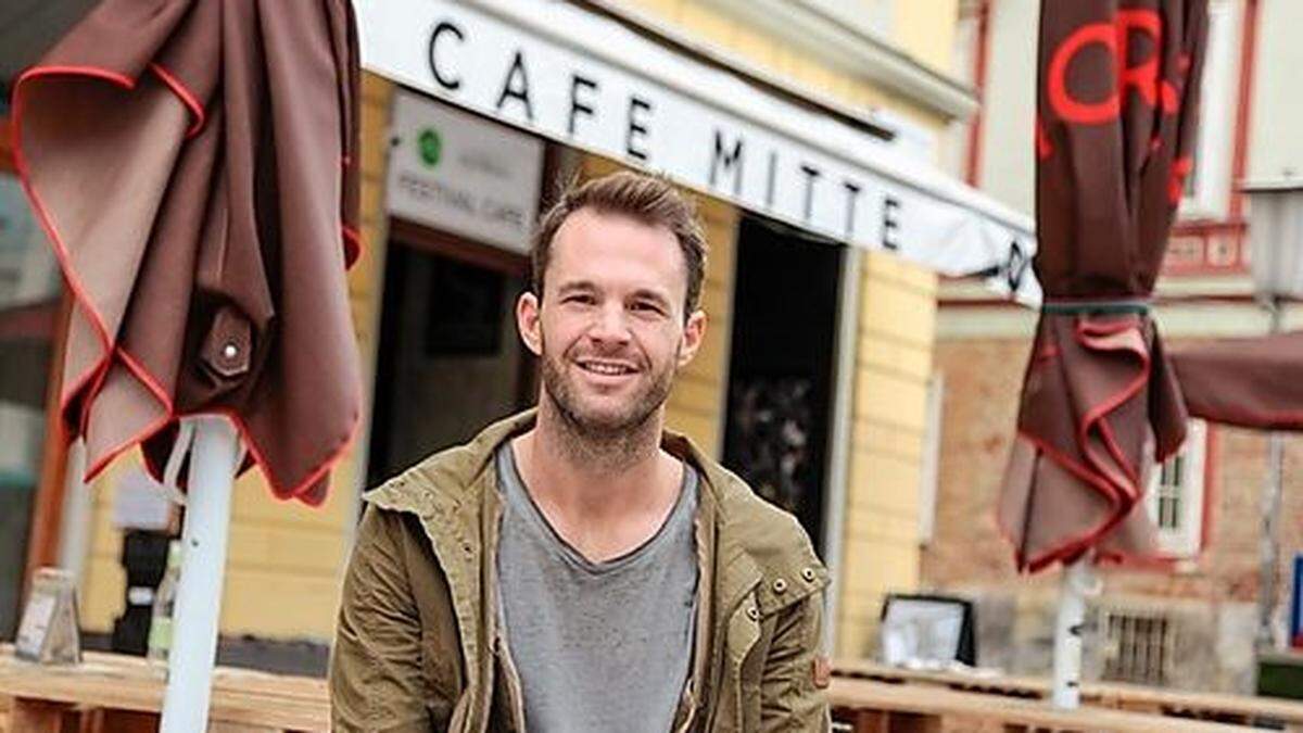 Café-Betreiber René Koch: &quot;Das sind handelsübliche Erotikbücher&quot;