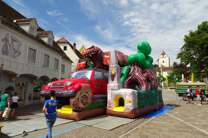 ... viele Attraktionen für die jüngsten Sommermarktbesucher,...