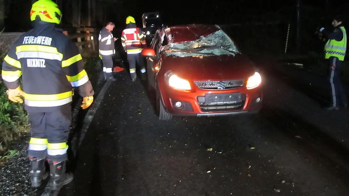Bei dem Autounfall wurde laut Rotem Kreuz ein Kind leicht verletzt