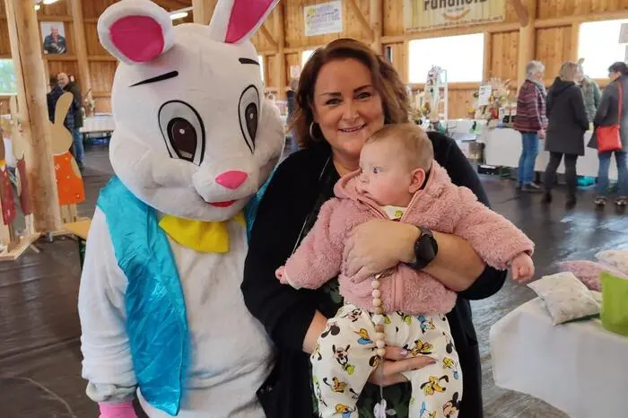 Der Kinderglückshafen mit tollen Preisen ließ die Kinderherzen höherschlagen. Bürgermeister Georg Preßler schaute ebenfalls vorbei. Besonders gefreut haben sich die Edelschrotter Damen über den Besuch der Damen aus den Ortsgruppen Geistthal und Ligist-Krottendorf-Gaisfeld.