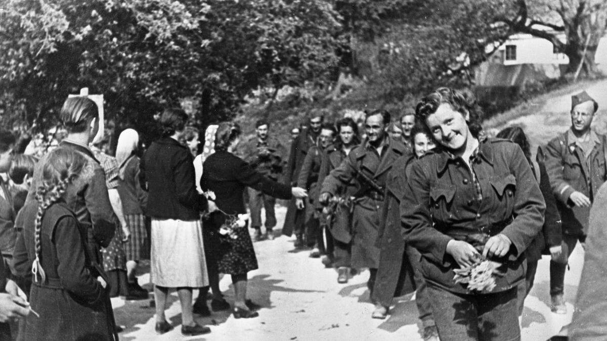 Mai 1945: Angehörige der Jugoslawischen Volksbefreiungsarmee unterwegs nach Bleiburg/Pliberk 