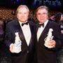 Fritz Wepper mit Bruder Elmar Wepper beim Schlussbild im Saal nach der Verleihung des Bayerischen Fernsehpreises im Prinzregententheater in München