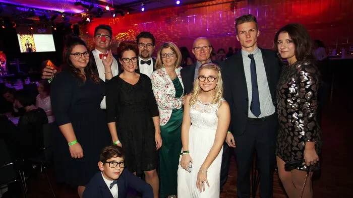 "Manege frei für das CHS" hieß es Samstagabend im Casino Velden. Die Schulgemeinschaft des CHS Villach mit den Abteilungen Wirtschaft-Mode-Kunst und Medien lud zum Ball.