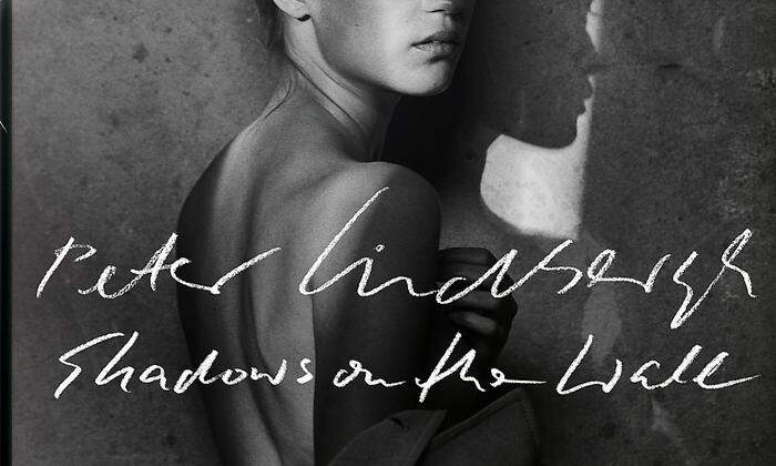 "Shadows on the Wall" von Peter Lindbergh