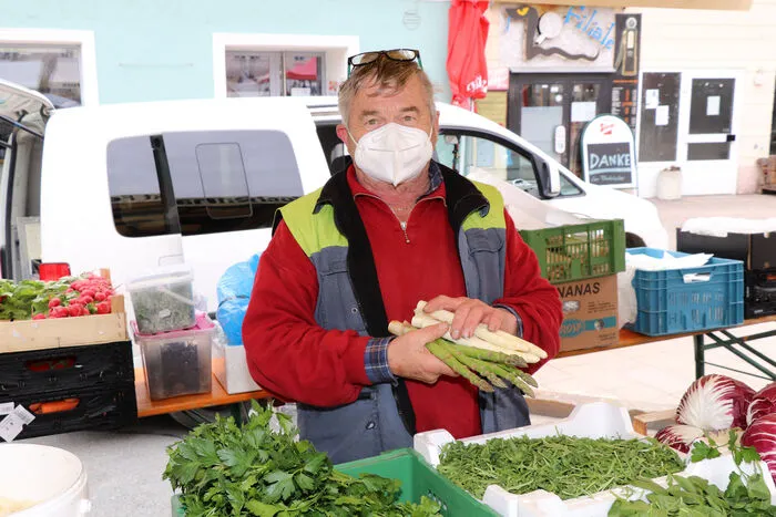 Beim Wochenmarkt Chef Anton Dabernig gibt es immer frisches Obst &amp; Gemüse, Zitrusfrüchte sowie getrocknete Früchte wie Datteln oder Feigen.