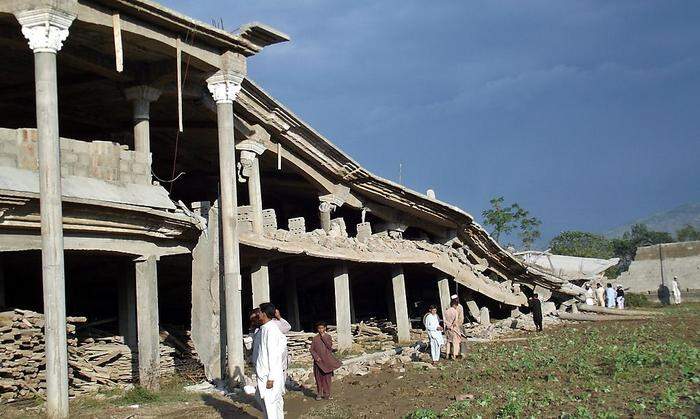Ein zerstörtes Gebäude in Pakistan