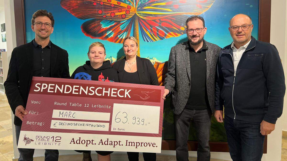 Symbolische Scheckübergabe: Andreas Temmer (Round Table), Marc und Sibylle Benedikt, Wolfgang Lechner (Round Table) und Josef Harb (ÖGK) 