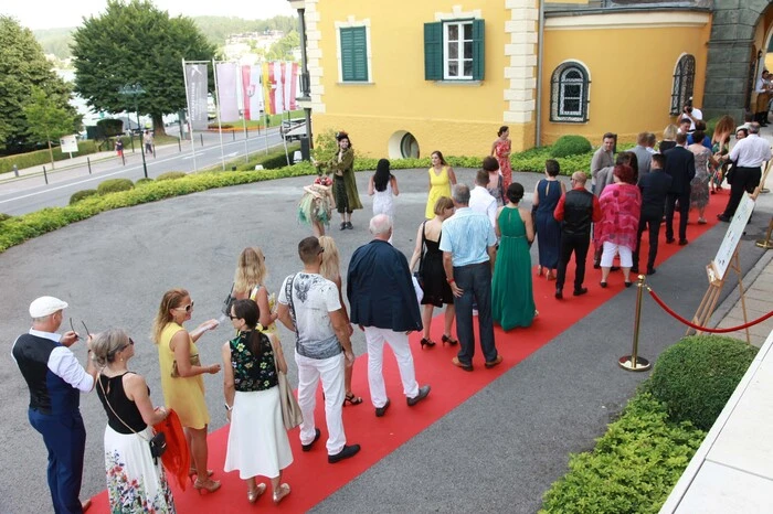 Bitte klicken Sie sich durch die Bilder von der WB-Sommergala.