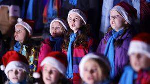 Kinder singen Weihnachtslieder (Sujetbild)