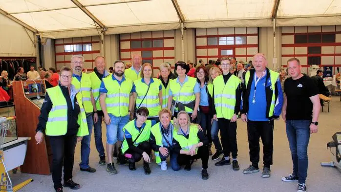 Seit vielen Jahren organisiert der Brauchtumsverein Stallhofen den beliebten Fetzenmarkt im Bereich des Bauhofes und bietet die verschiedensten Produkte wie Spielzeuge, Bücher, Geschirr, Elektronik und viele Raritäten zum Verkauf an.