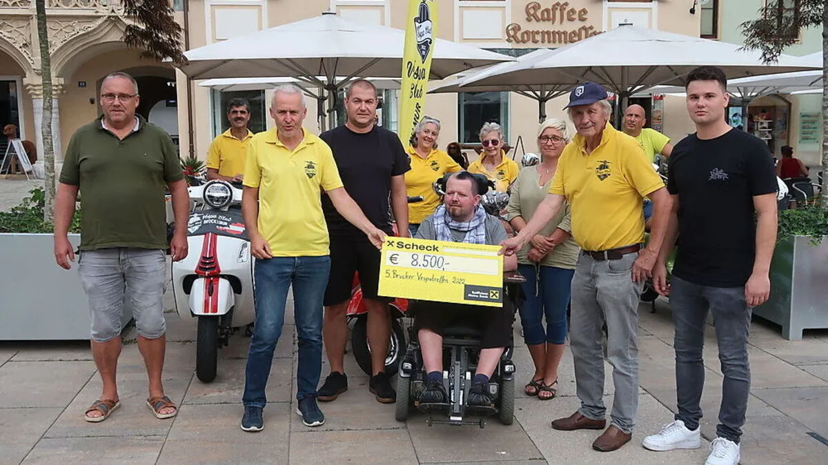 Der Vespaclub konnte nun die Spendensumme von 8500 Euro überreichen