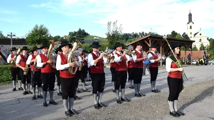 Leutschach bekommt eine völlig neugebaute Neue Mittelschule (NMS) samt integriertem Musikheim. Das werde das neue „geistige Zentrum der Marktgemeinde“, so Bürgermeister Erich Plasch beim festlichen Spatenstich.