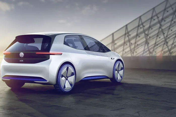 Der kompakte Stromer für die Massen wird von einem E-Motor mit 125 kW angetrieben und soll mit einer Batterieladung zwischen 400 und 600 Kilometer zurücklegen können. Volkswagen hat sich das Ziel gesetzt, ab 2025 eine Million Elektroautos pro Jahr zu verkaufen.