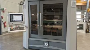 Im Innenraum dieses Industriedruckers können Objekte mit einem Volumen von 1,3 Kubikmetern entstehen – mit industrietauglicher Präzision 