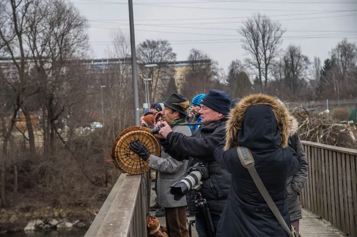 Auch am Mittwochnachmittag trafen sich zahlreiche Grazerinnen und Grazer am Puchsteg, um erneut ihren Protest zu formulieren.