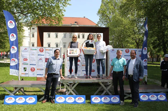 Siegerinnen der AK 30 weiblich: Maria Mitterer-Aßlaber (2), Lisa Weixelbraun (1), Angela Pacher (3) mit Stadtrat Christoph Staudacher und den Gemeinderäten Volker Grote und Rudolf Rainer.