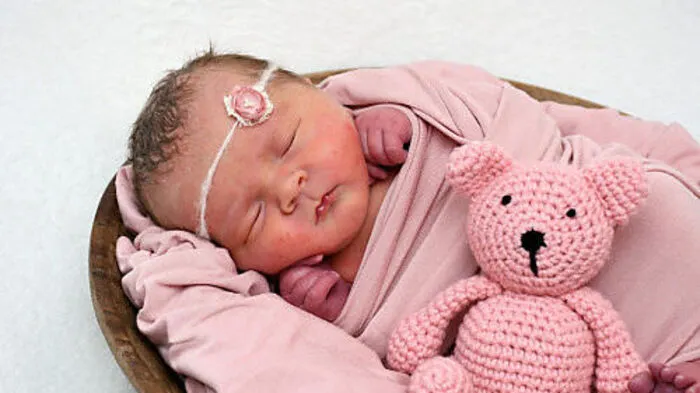 Am 5. November genau um 2.30 Uhr erblickte Marie Sofie im Klinikum Klagenfurt das Licht der Welt. Die Krankenhauswaage zeigte ein Geburtsgewicht von 3290 Gramm und das Maßband eine Größe von 48 Zentimeter an. Begeistert sind die Geschwister Helena und Thomas. Besonders stolz sind die Eltern Christine und Andreas Grasslober aus Guttaring.