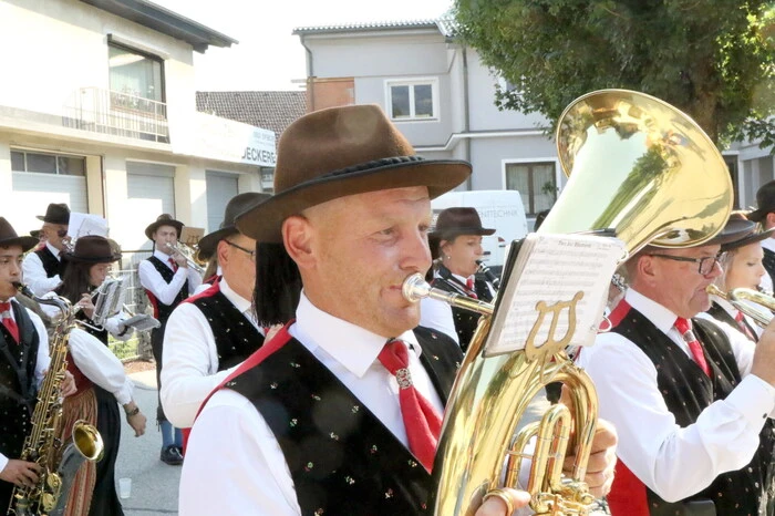 Abgerundet wurde das Zweitagesfest am Sonntag mit einem Festgottesdienst und einem Frühschoppen der „Ebersteiner Kirchtagsmusi“ sowie den „Pöllys“. 