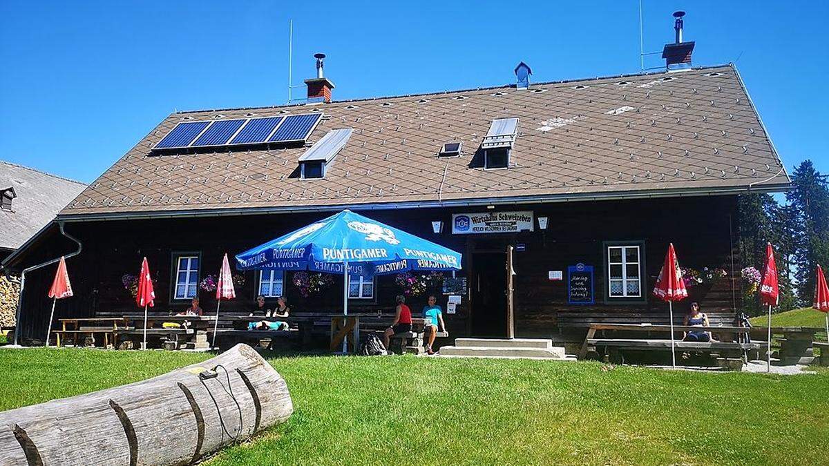  Das Almgasthaus Schweizeben auf dem Weg zum Brucker Hochanger ist das Ziel vieler Wanderer und Mountainbiker 