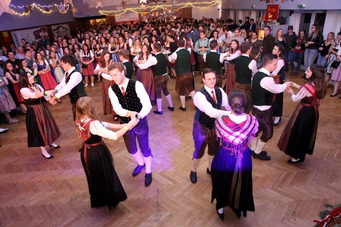 Für den Auftanz sorgte die LJ Grafenstein (Foto), die Mitternachtseinlage kam von der LJ Sörg. 