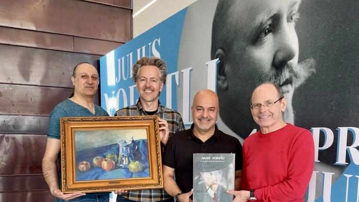 Kurator Georg Gratzer (2.v.l.) und der Weizer Kulturreferent Oswin Donnerer (r.) mit  Michael Härawy und Nour Nouri aus Hamburg 