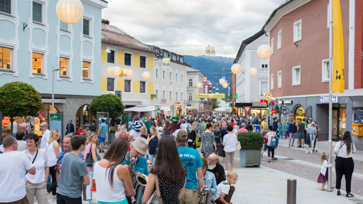 Bis 23 Uhr dürfen die Läden beim Moonlight-Shopping geöffnet haben. Die meisten Händler sperren aber schon um 22 Uhr zu