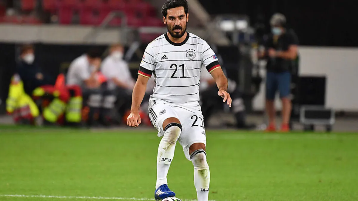 Ilkay Guendogan positiv auf Corona getestet Ilkay GUENDOGAN (GER), Aktion,Einzelaktion,Einzelbild, Freisteller,Ganzkoerp