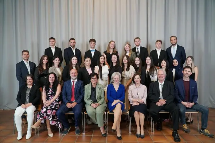 In der 5CK-Klasse der HAK Feldbach ist die Matura für folgende Maturantinnen und Maturanten erfolgreich über die Bühne gegangen: Seda Achmedova, Zareta Achmedova, Emanuel Klaus Dobaj, Hannah Dunkl, Lucas Eckhard, Beyza Ekinci, Maxima Therese Erhart, Lena Kerstin Fink-Ertler, Oliver Bernhard Frankl, Anastasia Grabner, Merve Gül, Markus Halbedl, Rebekka Holler, Katharina Maria Kaplan, Sabrina Leitgeb, Laura Luttenberger, Jakob Johannes Maitz, Hannah Sophie Possmann, Anja Schantl, Lena Schöllauf, Laura Weber