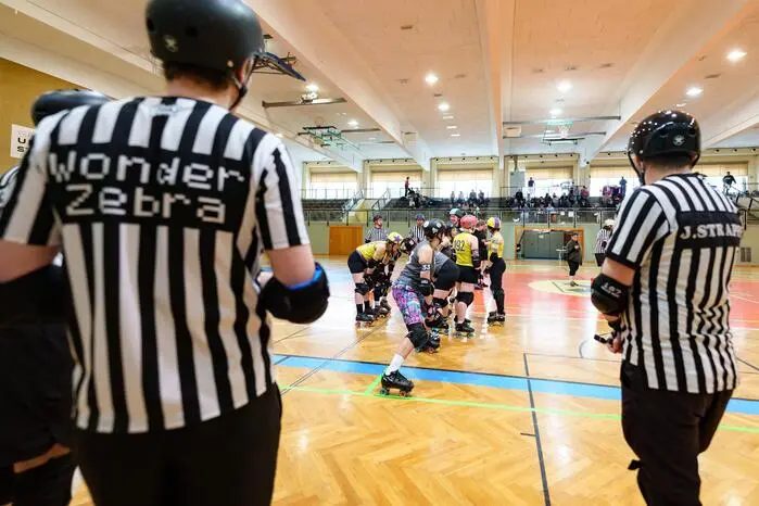 Ob dabei alles mit dem Rechten zugeht, kontrolliert eine große Anzahl an Referees. 