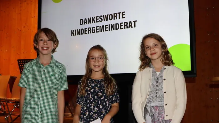 Die Aufregung war groß - an der Spitze des Kindergemeinderates: Paul Schellnegger-Modritsch, Hannah Bierbauer, Mia Ayleen Kulmer. Bei der Angelobung, nicht dabei: Lukas Franz Josef Nöhrer.