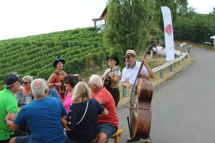 Vom Gasthof Palz bis zum Buschenschank Kurz boten die Klöcher Weinbauern gutes Essen, Mehlspeisen und Live Musik