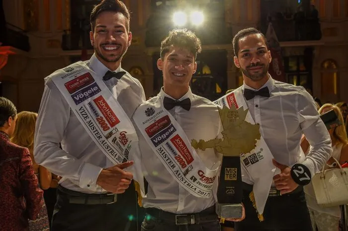 Vize-Mister Austria Haris Samardzic aus Graz, Mister Austria Alberto Nodale aus Wien, der Drittplatzierte Robert Pichler aus Niederösterreich