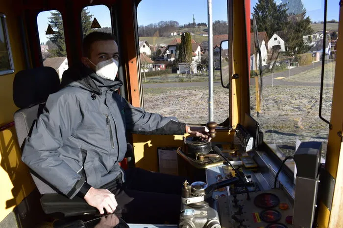 Im „Genusstempo“ von 30-40 km/h fährt Lokführer Kevin Eder mit der Bahn von Feldbach nach Gleichenberg und wieder retour.