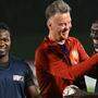 Louis van Gaal mit Arbeitsmigranten